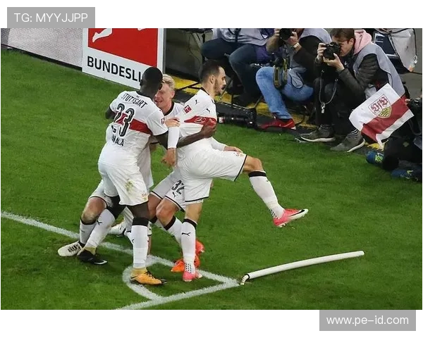 多特蒙德防线站位混乱引发频繁失守，当前阶段整体防守稳定性面临考验