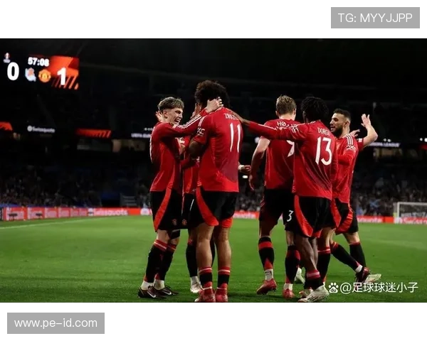 曼联防线整体结构崩溃现象持续,对赛季防守稳定性造成阶段性考验 曼联防线整体结构崩溃现象持续,对赛季防守稳定性造成阶段性考验