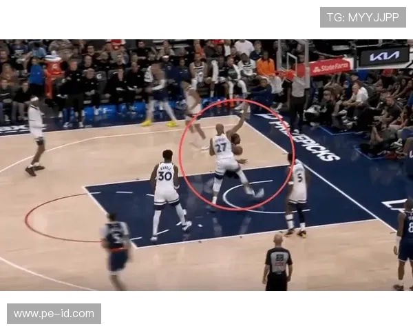 伦纳德通过高效挡拆拉开防守，季后赛得分贡献显著提升