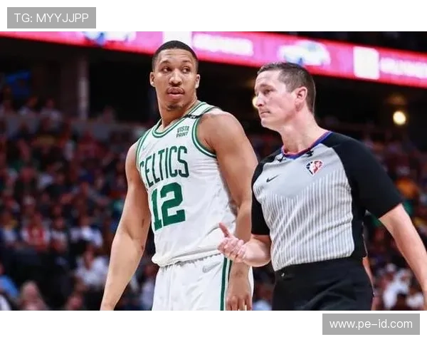 格兰特·威廉姆斯无球跑动拉开空间，3D属性提升绿军外线效率