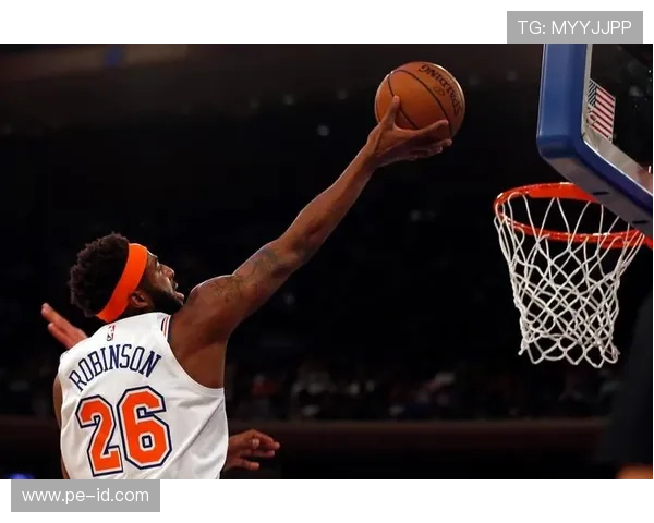 米切尔·罗宾逊挡拆中制造错位提升防守效率明显优于同期内线